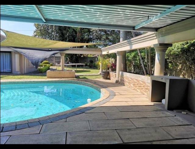 6 BEDROOM HOUSE FOR SALE IN MEER EN SEE